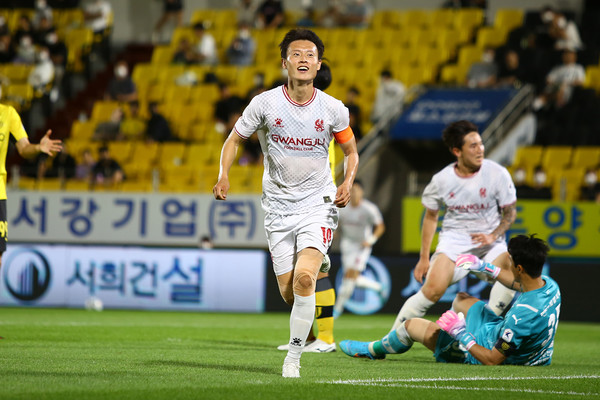 6월 18일 경기 광주FC 김종우 득점 세리머니