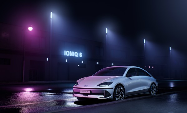 현대자동차의 전기차 전용 브랜드 아이오닉의 두 번째 모델, ‘아이오닉 6(IONIQ 6, 아이오닉 식스)’가 드디어 완전한 모습을 드러냈다.