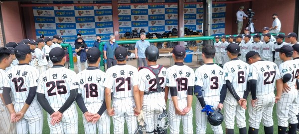 광주동성중학교 야구부가 “제1회 백호기 전국 중학야구대회”에서 준우승을 차지하였다.