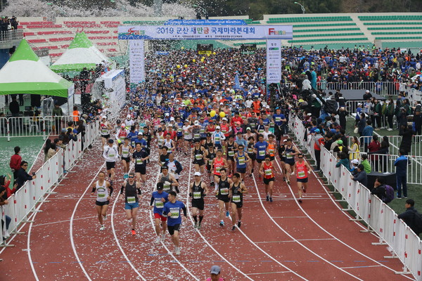코로나19 장기화로 3년동안 개최되지 못했던 대표 스포츠 행사인 군산새만금국제마라톤대회가 오는 4월 9일 열린다.