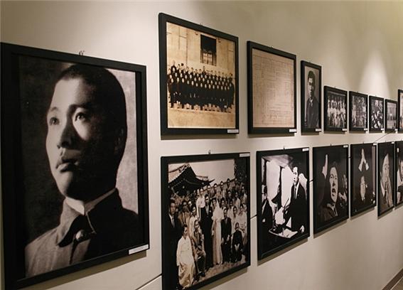 김대중 전 대통령의 탄생 100주년을 기념하는 ‘100주년 생애 사진전’이 군산에서 열린다.