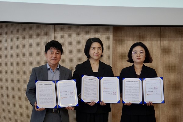 군산시는 전북지역 문화도시 3곳이 26일 군산문화도시센터에서 ‘문화콘텐츠개발 및 문화창업 생태계 조성’을 목표로 업무협약을 체결했다고 밝혔다.