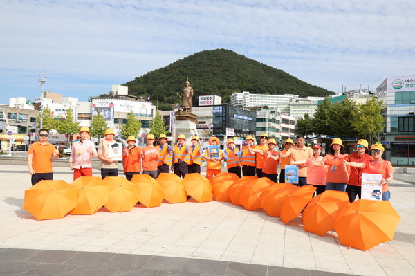 여수해양경찰서(서장 고민관)는 “가을 성수기 연안 사고를 예방하고 국민적 공감대를 형성하기 위해 안전 색상(주황색) 입기 해양 안전 캠페인을 진행했다”고 밝혔다.