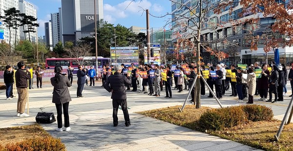 한국에너지공과대학교(이하 켄텍·KENTECH) 총장 해임 건의 철회와 학교 정상화를 촉구하는 나주시민 결의대회가 22일 한국전력 본사에서 열렸다.