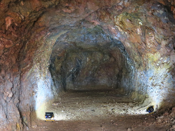 군산시는 지난 4월부터 실시한 군산시 소재 인공굴 기초조사를 통해 월명동, 동흥남동, 신관동 등에서 태평양전쟁~한국전쟁시기 인공굴 30기를 발견했다고 밝혔다.